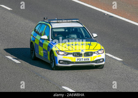 2017 BMW 330D Xdrive AUTOMATICO CA; polizia britannica il traffico veicolare, trasporti, veicoli moderni, autostrada pattuglia delle vetture, sud-legato sulla corsia di 3 M6 motorway autostrada. Foto Stock