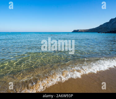 Le belle spiagge dorate Agathiàs sulla spiaggia del Dodecaneso Isola di Rodi Grecia Foto Stock