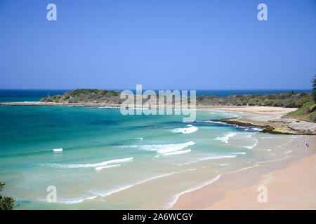 Yamba spiaggia principale e il convento con vista della spiaggia, Yamba, Australia Foto Stock