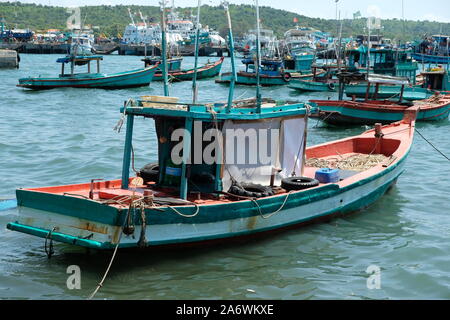 Il Vietnam Phu Quoc un Thoi - un porto Thoi con tradizionali barche da pesca Foto Stock