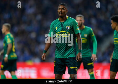 Porto, Portogallo. 27 ott 2019. Anderson (Famalicao) Calcio/Calcetto : Portogallo "Liga nn.' match tra FC Porto 3-0 FC Famalicao all'Estadio do Doragao a Porto in Portogallo . Credito: Mutsu Kawamori/AFLO/Alamy Live News Foto Stock