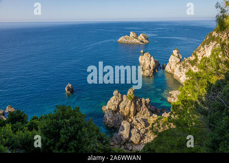 Vista dal monastero di Paleokastritsa sull'isola di Corfu, Grecia Foto Stock