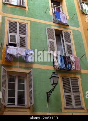 Facciata colorata in Nizza, Francia Foto Stock