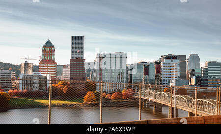 Portland, Oregon - 28 Ott 2019 : Portland skyline del centro vista dall'autostrada in stato di Oregon Foto Stock