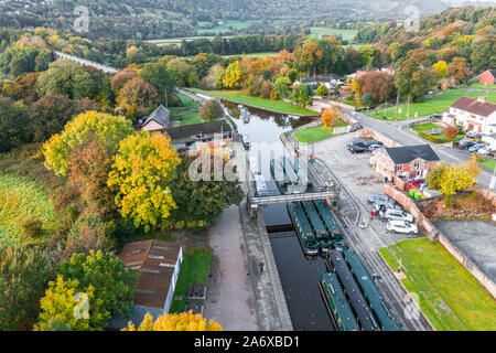 Antenna fuco sparare su Trevor bacino Canal a mattina autunnale in Galles, Regno Unito Foto Stock