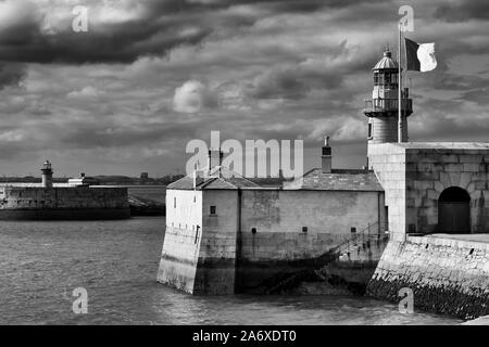 A est del molo faro, Dun Laoghaire, County Dublin, Irlanda Foto Stock