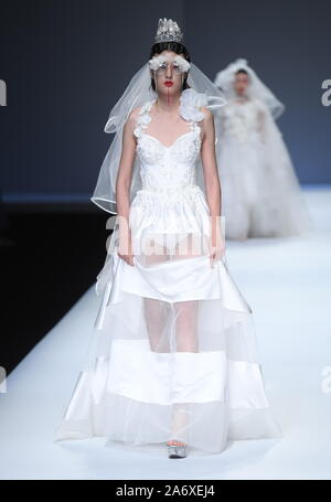 Pechino, Cina. 29 ott 2019. Pechino CINA- FENGSANSAN, primavera/estate 2020 la Cina la settimana internazionale della moda, 28 ottobre 2019. Credito: SIPA Asia/ZUMA filo/Alamy Live News Foto Stock