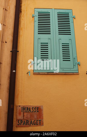 Parete nel vecchio villaggio sulla collina di Roquebrune sulla Riviera, Provenza, Francia Foto Stock