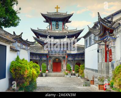 Chiesa cattolica nella città antica di Dali, provincia di Yunnan (Cina) Foto Stock