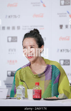 Tokyo, Giappone. 29 ott 2019. Presidente della giuria, attrice Zhang Ziyi sorrisi nel corso di una conferenza stampa durante la trentaduesima Tokyo International Film Festival in Tokyo, Giappone, Ottobre 29, 2019. Credito: Ma Caoran/Xinhua/Alamy Live News Foto Stock