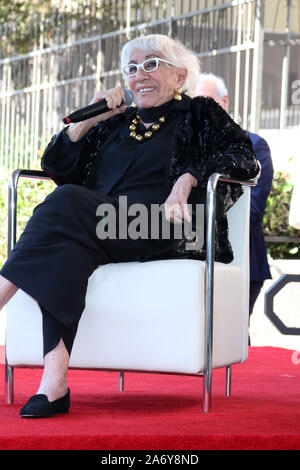 Ottobre 28, 2019, Los Angeles, CA, Stati Uniti d'America: LOS ANGELES - Ott 28: Lina Wertmuller a Lina Wertmuller cerimonia stella sulla Hollywood Walk of Fame il 28 ottobre 2019 a Los Angeles, CA (credito Immagine: © Kay Blake/ZUMA filo) Foto Stock