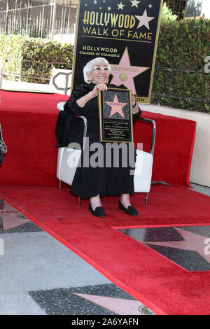 Ottobre 28, 2019, Los Angeles, CA, Stati Uniti d'America: LOS ANGELES - Ott 28: Lina Wertmuller a Lina Wertmuller cerimonia stella sulla Hollywood Walk of Fame il 28 ottobre 2019 a Los Angeles, CA (credito Immagine: © Kay Blake/ZUMA filo) Foto Stock