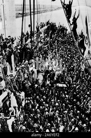 Gange nave con i soldati italiani, il canale di Suez, guerra etiope, 1935 Foto Stock