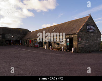 Beehive conserva noto come la fabbrica di marmellata alloggiato in una tradizionale casa colonica gallese Cemlyn Isola di Anglesey North Wales UK con cafè e negozio Foto Stock