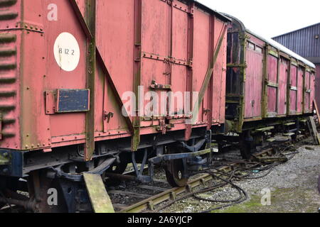 Vecchi vagoni ferroviari, KWVR, Keighley e Worth Valley Railway, West Yorkshire, Haworth, Foto Stock