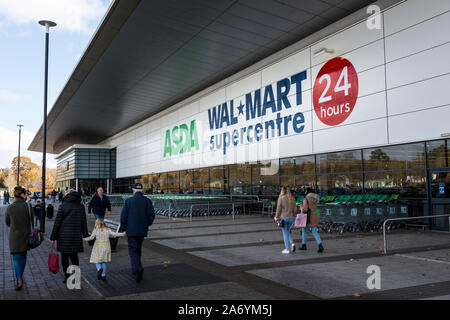 Asa Walmart supercenter Hyper Market a Swindon, Wiltshire, Regno Unito Foto Stock