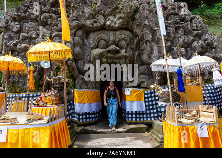 Ubud, Indonesia - 17 Settembre 2018: Turistico a Goa Gajah tempio di Bali. Goa Gajah, o grotta di elefante, si trova sull'isola di Bali nei pressi di Ubud, ho Foto Stock