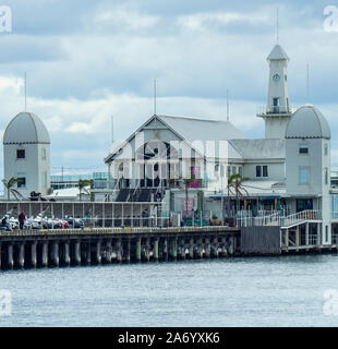 Ristorante e bar alla fine di Cunningham Pier il foreshore di Corio Bay Geelong Victoria Australia. Foto Stock