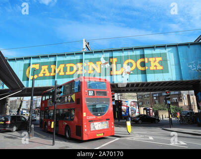 Inghilterra, Londra : Camden Town e Camden Lock market, distretto di Londra, ex sito associato con la cultura alternativa, ora uno dei principali destina turistico Foto Stock