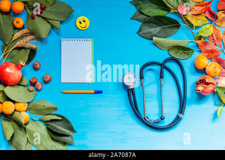 Medicina autunno Foglie di autunno frutti foglie di immunità Foto Stock