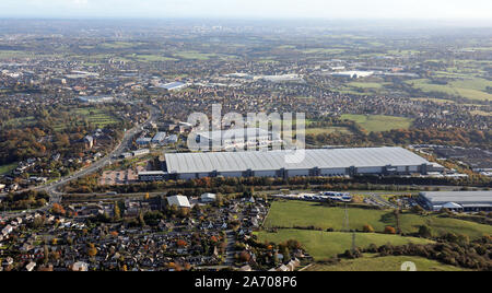 Vista aerea del M&S Centro di distribuzione all'estremità nord della M606, Bradford, West Yorkshire, Regno Unito Foto Stock