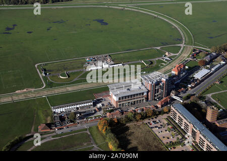 Vista aerea dello spettatore si erge a York Racecourse Foto Stock