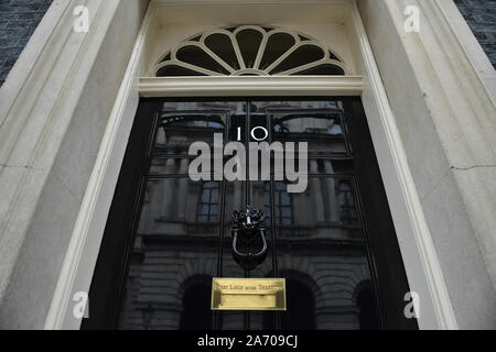 Lo sportello anteriore del numero 10 di Downing Street a Londra. Foto Stock