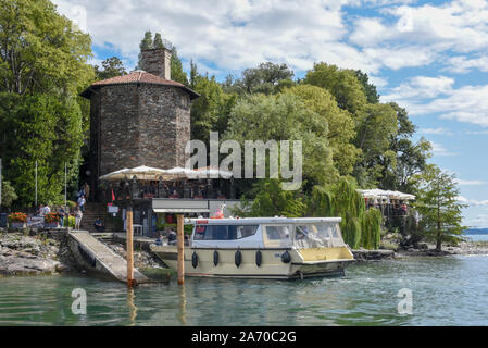 Isola Madre, Italia - 26 Settembre 2019: il molo di palazzo e parco giardino sull isola Madre in Italia Foto Stock