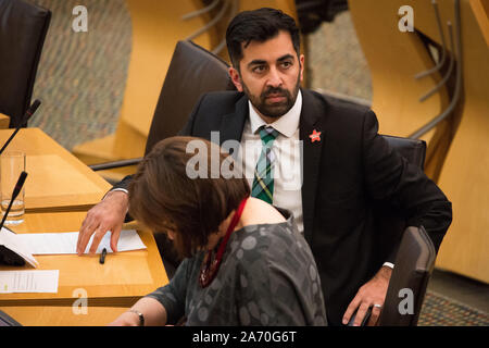 Edinburgh, Regno Unito. 29 ott 2019. Edimburgo, 29 ottobre 2019.Nella foto: Yousaf Humza MSP - Gabinetto del Ministro della giustizia. Parlando in Parlamento circa il 39 persone cinesi trovati morti nel retro di un camion in risposta ad una domanda posta: per chiedere al governo scozzese di quali risorse si ripartisce per indirizzare il traffico di esseri umani e sfruttamento. Credito: Colin Fisher/Alamy Live News Foto Stock