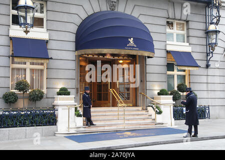 Ingresso al Ritz hotel in Arlington Street, Mayfair, Londra Foto Stock