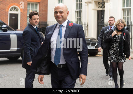 Londra, Gran Bretagna. 29 ott 2019. La Gran Bretagna è il Cancelliere dello Scacchiere Sajid Javid lascia 10 Downing Street dopo per partecipare a una riunione del gabinetto di Londra, Gran Bretagna, Ott. 29, 2019. Il Primo Ministro inglese è atteso alla tabella un breve conto in seguito martedì che aprirebbe la strada per il suo impegno a tenere le elezioni generali il 12 dicembre. Credito: Ray codolo/Xinhua/Alamy Live News Foto Stock