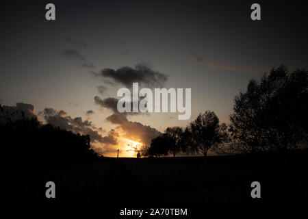 Lonsdale cimitero al tramonto vicino a Thiepval,dipartimento della Somme, nel nord della Francia. Foto Stock