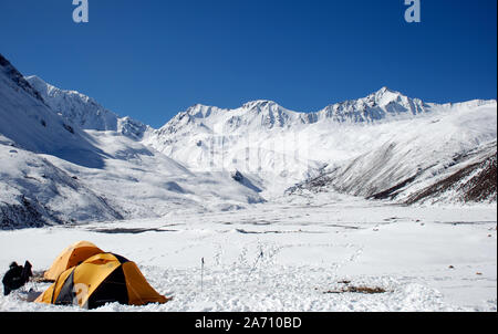 A scalatori base camp in Daxueshan montagne occidentali del Sichuan in Cina Foto Stock