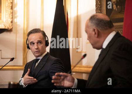 Il Cairo, Egitto. 29 ott 2019. Il Ministro degli esteri tedesco Heiko Maas (L) e omologo egiziano Sameh Shoukry partecipare ad una conferenza stampa congiunta. Credito: Gehad Hamdy/dpa/Alamy Live News Foto Stock