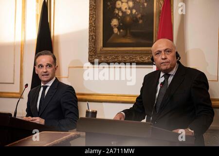 Il Cairo, Egitto. 29 ott 2019. Il Ministro degli esteri tedesco Heiko Maas (L) e omologo egiziano Sameh Shoukry partecipare ad una conferenza stampa congiunta. Credito: Gehad Hamdy/dpa/Alamy Live News Foto Stock