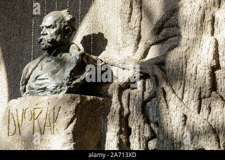 Antonin Dvorak tomba busto nel cimitero di Vysehrad Praga Repubblica Ceca Foto Stock