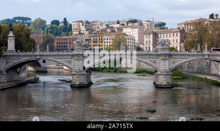 Ponte Giuseppe Mazzini - ponte sul fiume Tevere, Città Metropolitana di Roma, Italia. Foto Stock