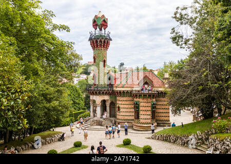 Comillas, Spagna. Il El Capricho o Villa Quijano, un edificio Modernista progettato dall' architetto catalano Antoni Gaudí Foto Stock