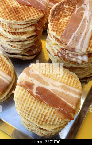 Gaufrettes au fromage et Jambon de Parme. Foto Stock