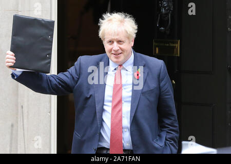 A Downing Street, Londra, Regno Unito. 29 ott 2019. Primo Ministro britannico Boris Johnson si discosta dal n. 10 di Downing Street per le Case del Parlamento dove MPs convenuto per le elezioni generali del 12 dicembre 2019. Credito: Dinendra Haria/Alamy Live News Foto Stock