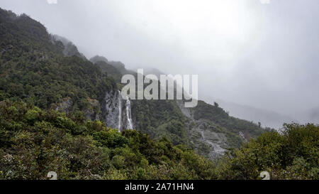 Ghiacciaio Franz Josef e il fondovalle in estate/primavera Tme, Westland, South Island, in Nuova Zelanda. Foto Stock