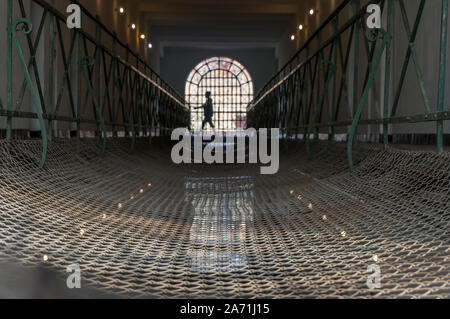 Criminalità interni della prigione. Corridoio di prigione in un prigioni abbandonate. Cella di prigione interiore. Foto Stock