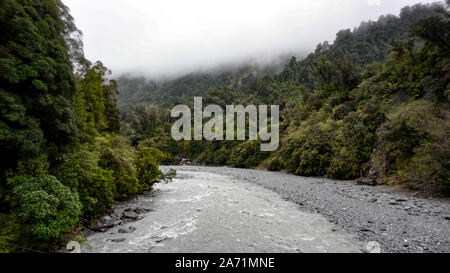 Ghiacciaio Franz Josef e il fondovalle in estate/primavera Tme, Westland, South Island, in Nuova Zelanda. Foto Stock