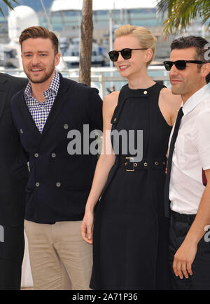 CANNES, Francia. 19 maggio 2013: Justin Timberlake, Carey Mulligan & Oscar Isaac (a destra) al photocall per il loro film 'Inside Llewyn Davis' in concorso al 66° Festival di Cannes. © 2013 Paul Smith / Featureflash Foto Stock
