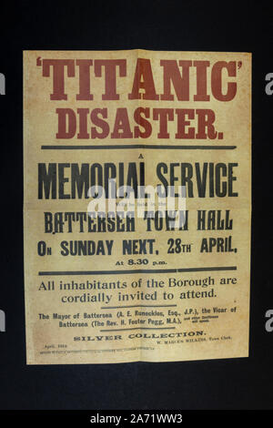 Replica cimeli legati al Titanic: Poster per un 'Titanic Service memoriale di servizio in Battersea Town Hall, 28 aprile 1912. Foto Stock