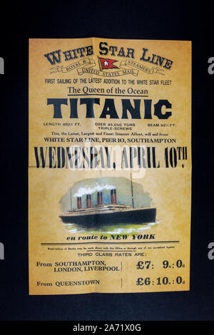 Replica cimeli legati al Titanic: Poster pubblicitari la prima vela di Titanic da Southampton a New York il 10 aprile 1912. Foto Stock