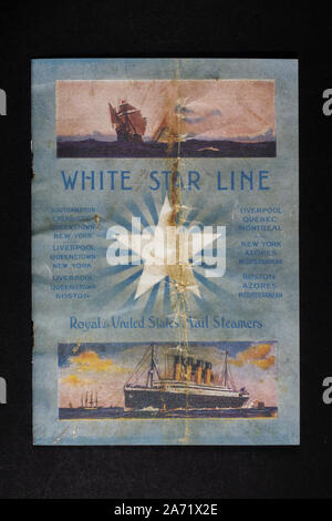 Replica cimeli legati al Titanic: pagina Font del 1° classe White Star Line brochure passeggero. Foto Stock