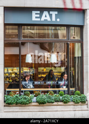 Ristorante per mangiare Londra - mangiare. Il Real Food Company acquistò 2019 da Pret a Manger gruppo e viene convertito in Pret ristoranti Foto Stock