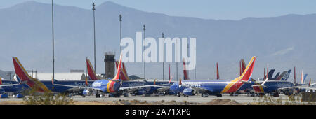 Oltre 25 più del Boeing Max getti8-8 appartenenti al Southwest Airlines restano ancora collegato a massa in Victorville aeroporto martedì. Oggi Boeing Company Presidente e Chief Executive Officer di Dennis Muilenburg e Boeing aerei commerciali Vice Presidente e Chief Engineer John Hamilton, testimoniare davanti a un trasporto del Senato audizione del Comitato sul tema "La sicurezza aerea e il futuro del Boeing 737 MAX' sul Campidoglio di Washington, Stati Uniti d'America. Ottobre 29, 2019. Foto da Gene Blevins/ZUMAPRESS. Credit: Gene Blevins/ZUMA filo/Alamy Live News Foto Stock