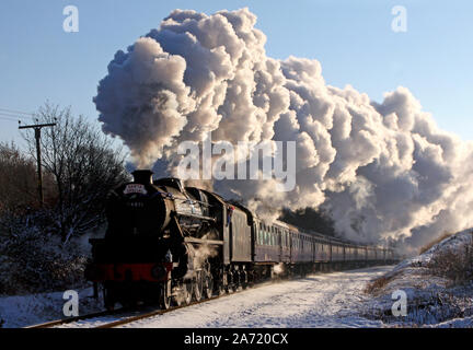 44871 passa poco bavature con una Santa speciale sulla East Lancs ferrovia. Foto Stock